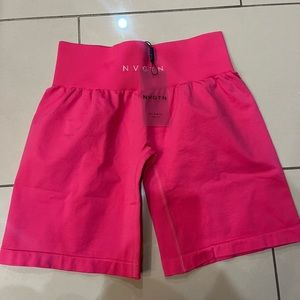 NVGTN SOLID SEAMLESS MAGENTA SHORTS